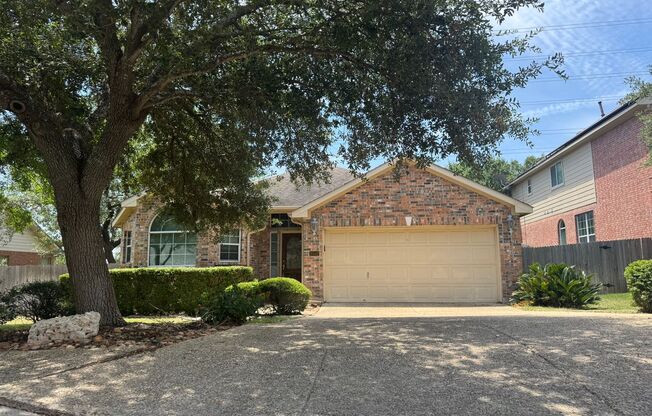 STONE OAK  |  GATED COMMUNITY  |  3 BEDROOMS  |  2 BATHS  |  SINGLE STORY