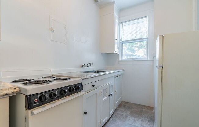Studio, 1 bath, 400 sqft, $1,345, Unit 005