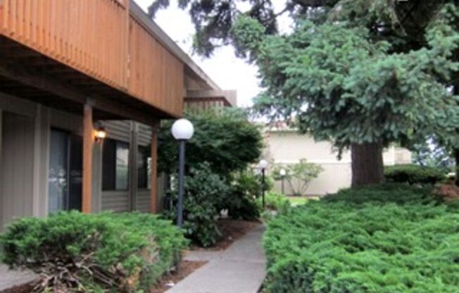 2 beds, 1 bath, 897 sqft, $1,695, Unit 1807-06