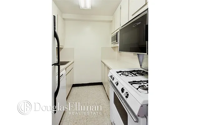 Studio, 1 bath, $3,995, Unit 2020