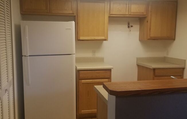 2 beds, 2 baths, $1,150, Unit Unit R-111