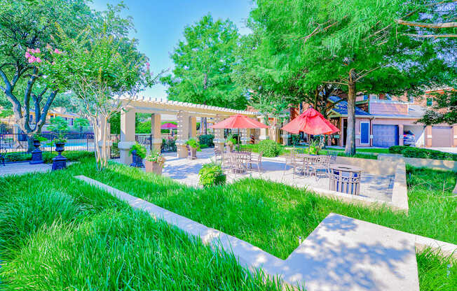 Lush outside dining area at The Winsted at Valley Ranch in Irving, TX, For Rent. Now leasing 1 and 2 bedroom apartments.