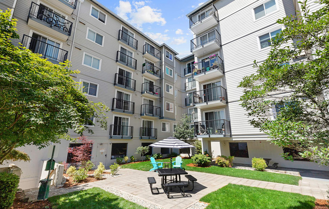 Resident Courtyard patio with a table and chairs at King Arthurs Court, Washington