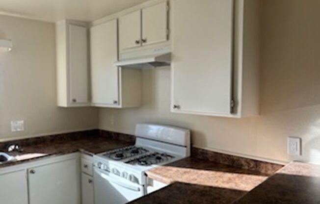 2 beds, 1 bath, $1,950, Unit 11