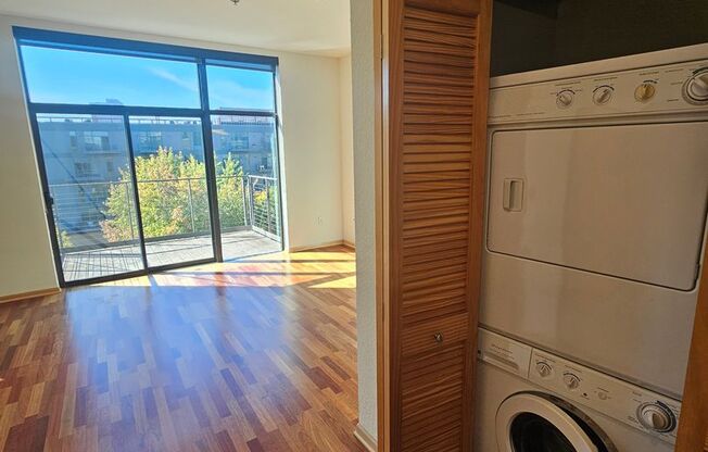 1 bed, 1 bath, 729 sqft, $1,800, Unit 411