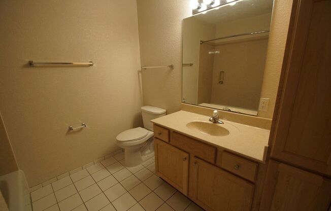 1 bed, 1 bath, 780 sqft, $1,374, Unit 220