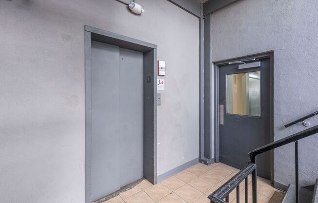 2 beds, 2 baths, 900 sqft, $1,050, Unit 303
