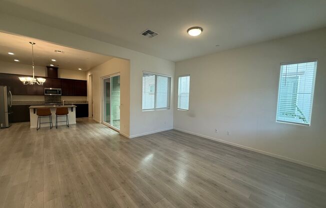 Spacious 3 bed 2.5 bath available in North Natomas!