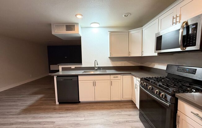 $500 OFF 1ST MONTHS RENT Updated 3-Bedroom Townhome in Gated Community with Pool Access
