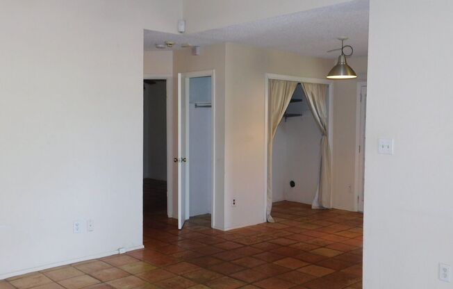 2 beds, 1 bath, 900 sqft, $1,495, Unit B