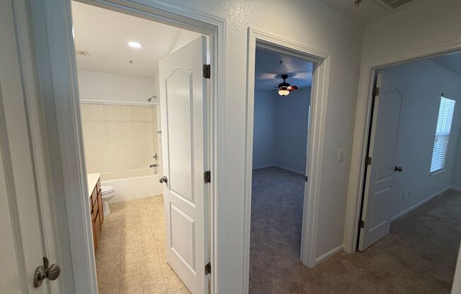 3 beds, 2.5 baths, $2,595, Unit #3014