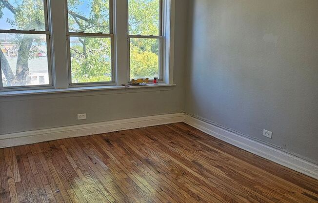 Great 2 Bedroom unit, with a Wonderful Management Company