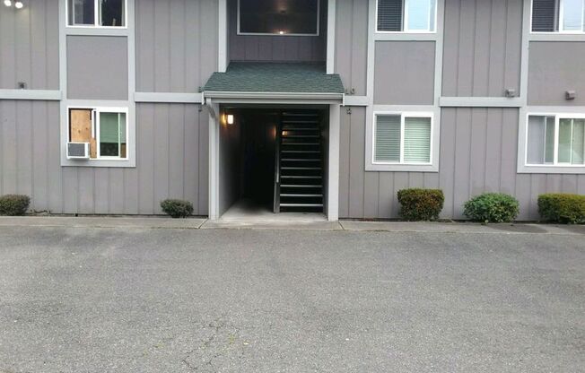 2 beds, 1 bath, 825 sqft, $1,350, Unit 7715 Douglas St W #14