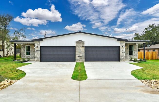 New Lago Vista Duplex