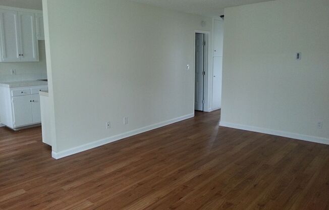 2 beds, 1 bath, 875 sqft, $2,200, Unit B04