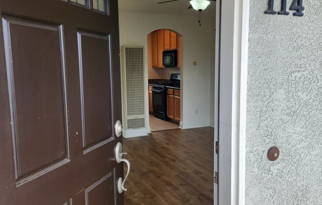 **SPECIAL** FIRST MONTH FREE!!! Clean Upstairs Unit In Convenient Location- Close to SDSU!