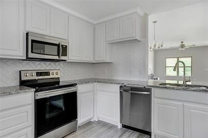 1100 W Day St