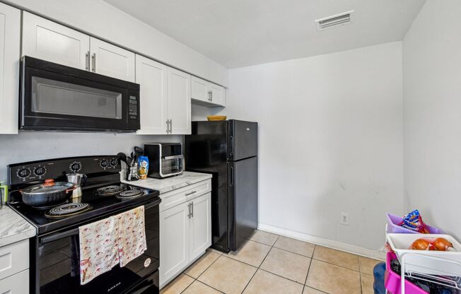 3 beds, 2 baths, 1,300 sqft, $1,800