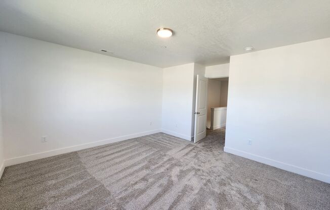 3 beds, 2.5 baths, $1,995, Unit A-101