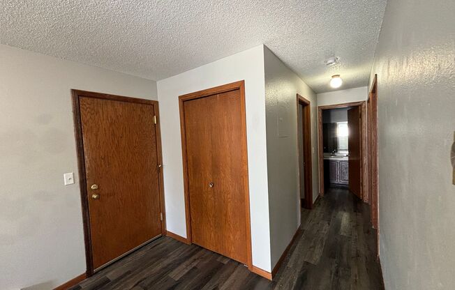 2 beds, 1 bath, $845, Unit 12