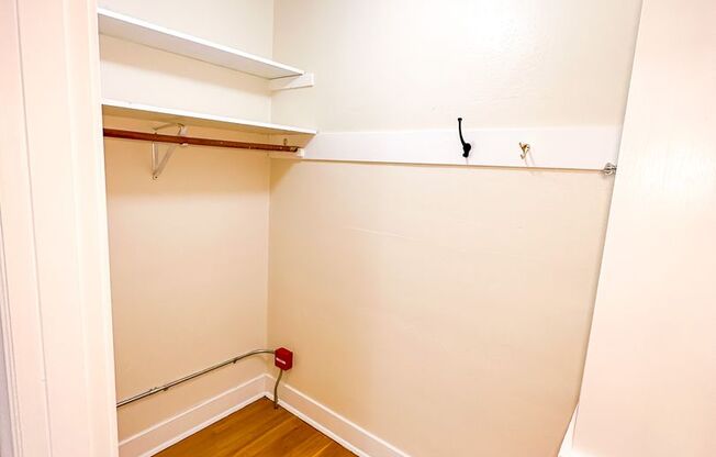 Studio, 1 bath, 365 sqft, $1,095, Unit 106