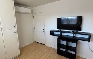 Studio, 1 bath, 200 sqft, $1,100, Unit #23