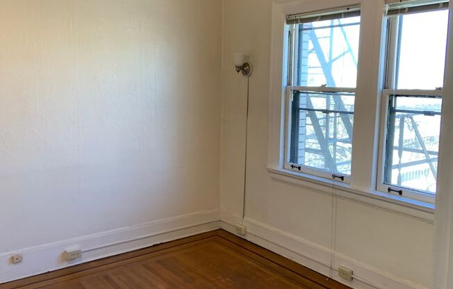 Studio, 1 bath, 375 sqft, $950, Unit 305