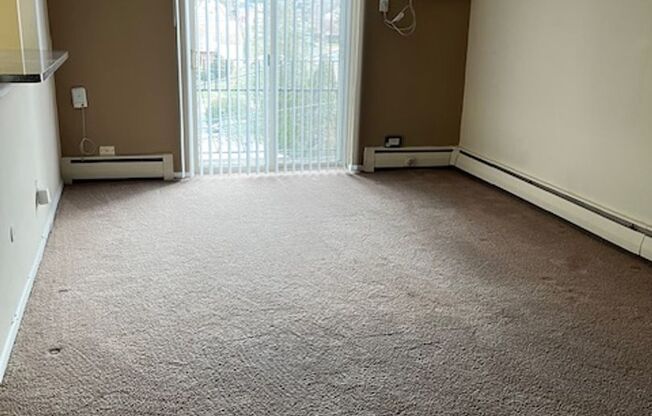 1 bed, 1 bath, 700 sqft, $1,285, Unit B202