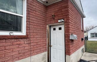 1 bed, 1 bath, $850, Unit 156 1/2 McKinley Ave