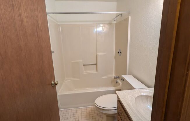 2 beds, 2 baths, 1,034 sqft, $1,279, Unit 1401 080