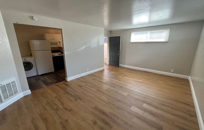 1 bed, 1 bath, 690 sqft, $1,195, Unit 5