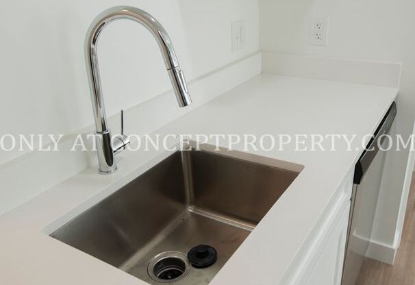 1 bed, 1 bath, 402 sqft, $1,049, Unit 522- (10)