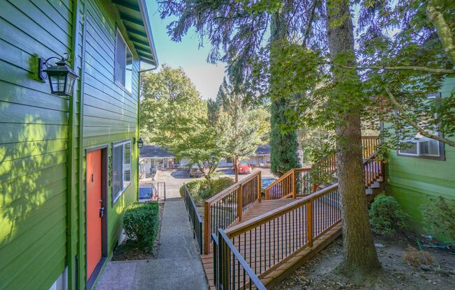 Lovely Townhome - 2 bedrooms, 1.5 bathrooms For Rent