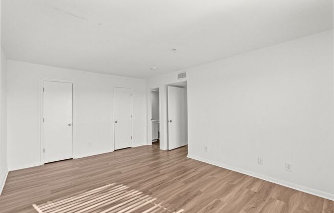 2 beds, 2 baths, 853 sqft, $1,400, Unit #370