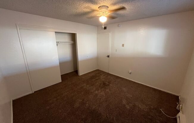 2 beds, 1 bath, 900 sqft, $1,075, Unit 12