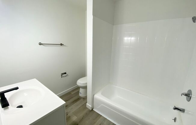 1 bed, 1 bath, 430 sqft, $1,049, Unit 1811 S Cascade Ave. - Unit 208