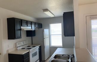 2 beds, 1 bath, $700