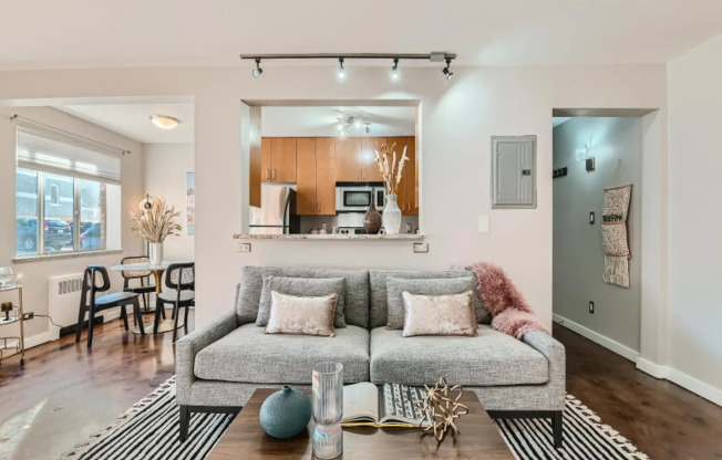 500 E 11 AVE