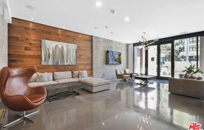 1 bed, 1 bath, 930 sqft, $3,000, Unit 813