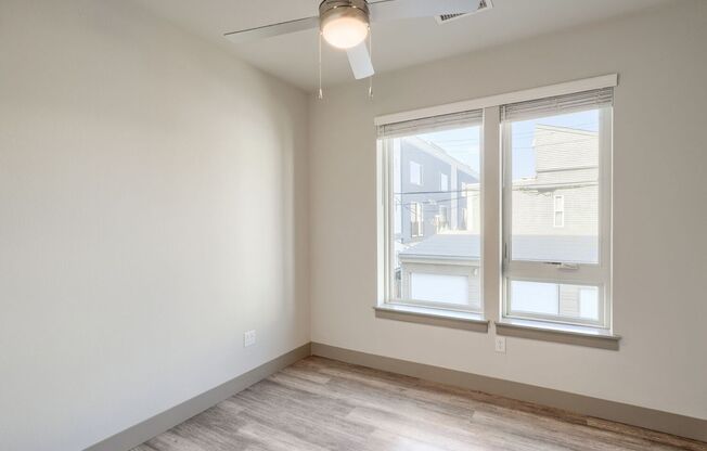 3 beds, 3 baths, 900 sqft, $2,400, Unit 304