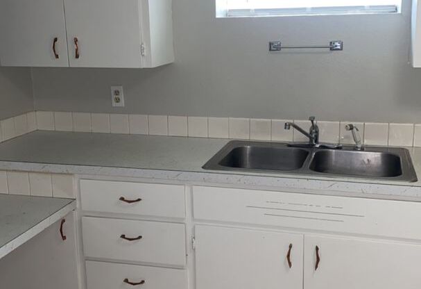 Charming units in a Histroic Building- Quiet Location near downtown