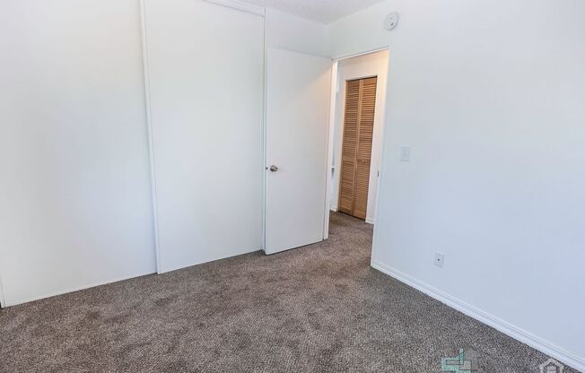 2 beds, 1 bath, 702 sqft, $1,550, Unit 33