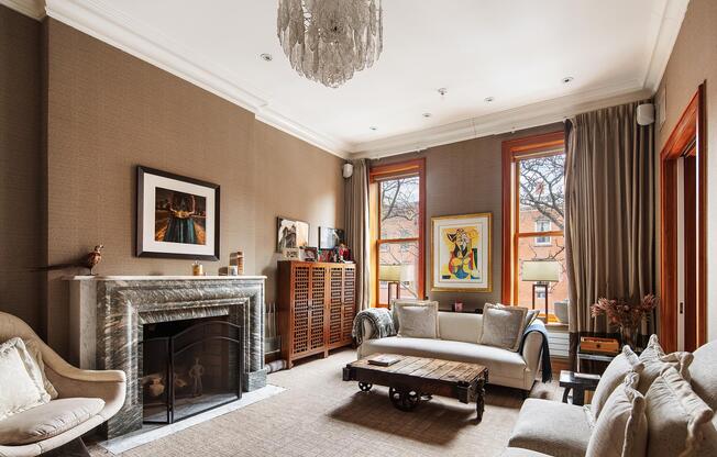 331 W 22 ST