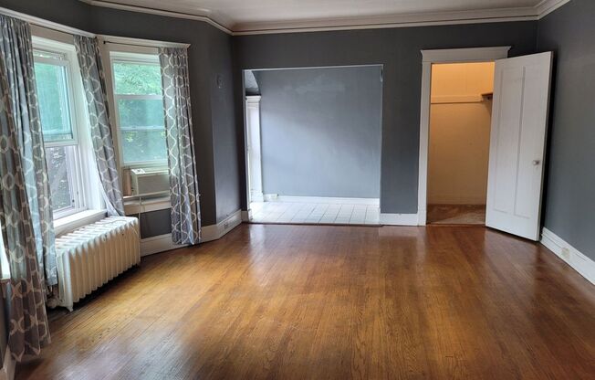 1 bed, 1 bath, $1,125, Unit 11