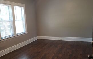 2 beds, 1 bath, $800, Unit 1