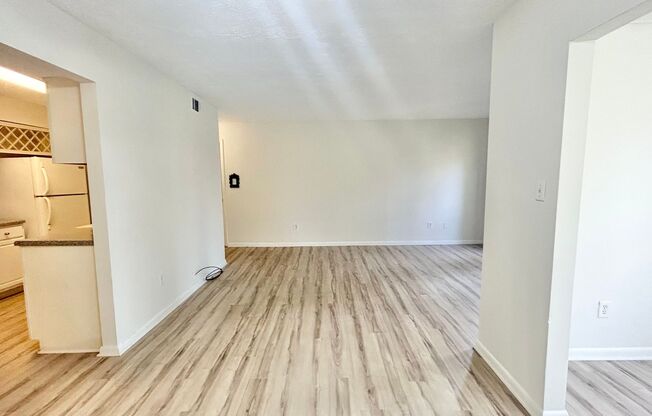 North Atlanta 1 Bed-1 Bath Condo, LVP Hardwoods, Sunroom/Office, Available Mid-July!