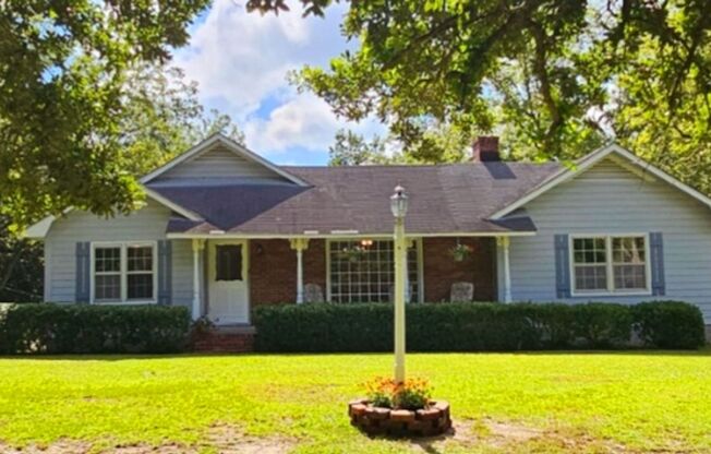 Exquisite 3-Bed, 3-Bath Country Retreat in Conway on Over 1 Acre of Land!