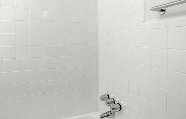 4 beds, 2 baths, 1,002 sqft, $4,950, Unit 117