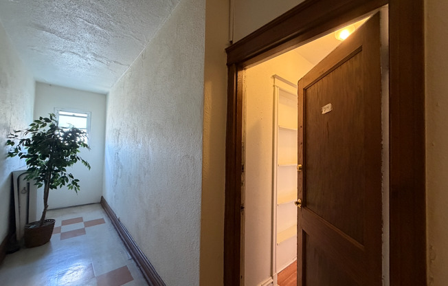 Studio, 1 bath, 450 sqft, $945, Unit 309