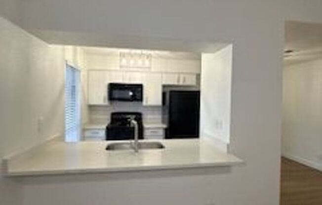 2 beds, 1 bath, 825 sqft, $1,195, Unit 102